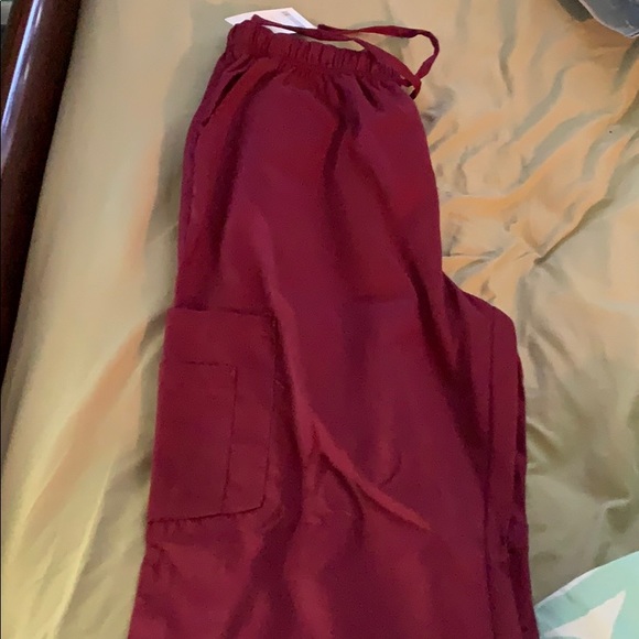 Dagacci Maroon scrubs top and bottom - Picture 2 of 2
